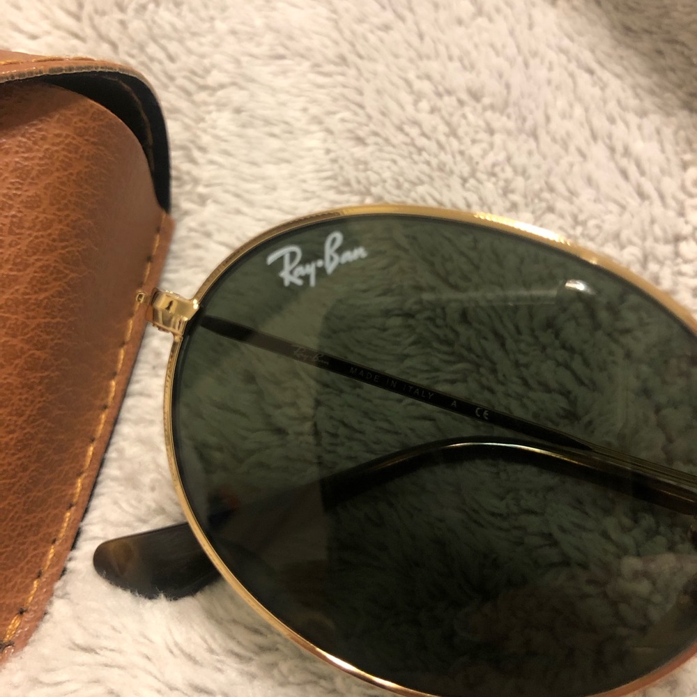 Ray-Ban Gold Frame Sunglasses with Green Lenses - Picture 8 of 9